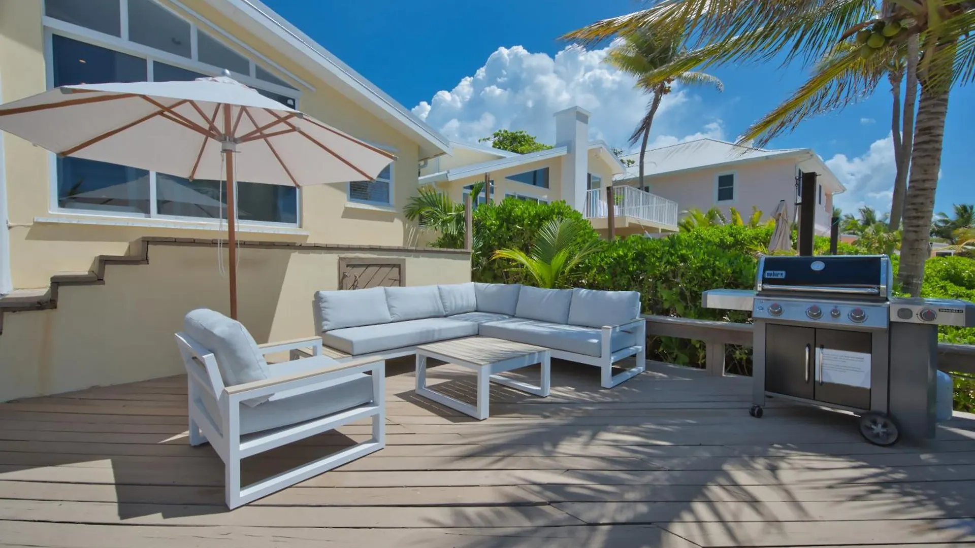 Incredible Beach Front Villa! 乔治城 别墅