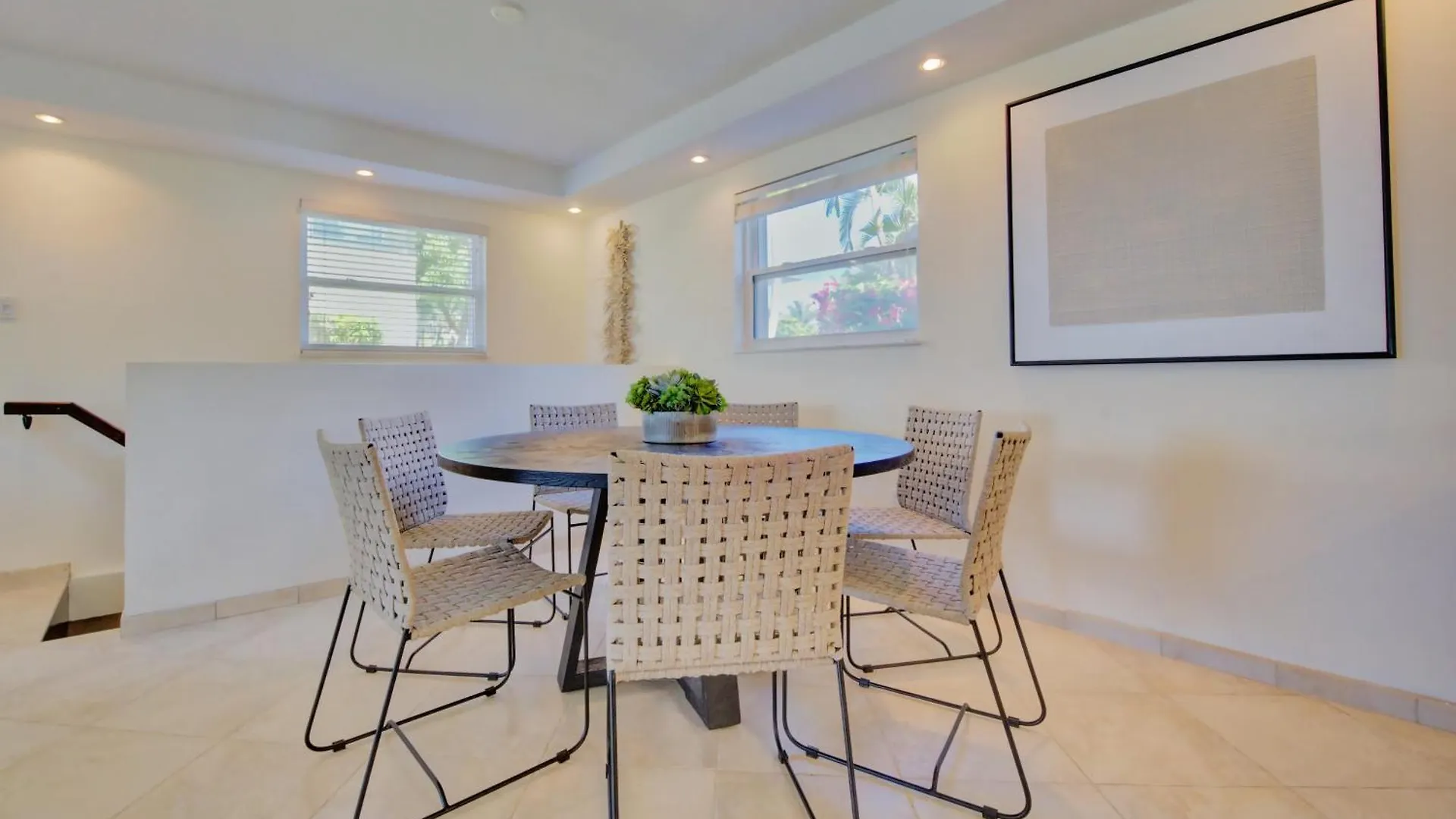 Incredible Beach Front Villa! George Town Vila