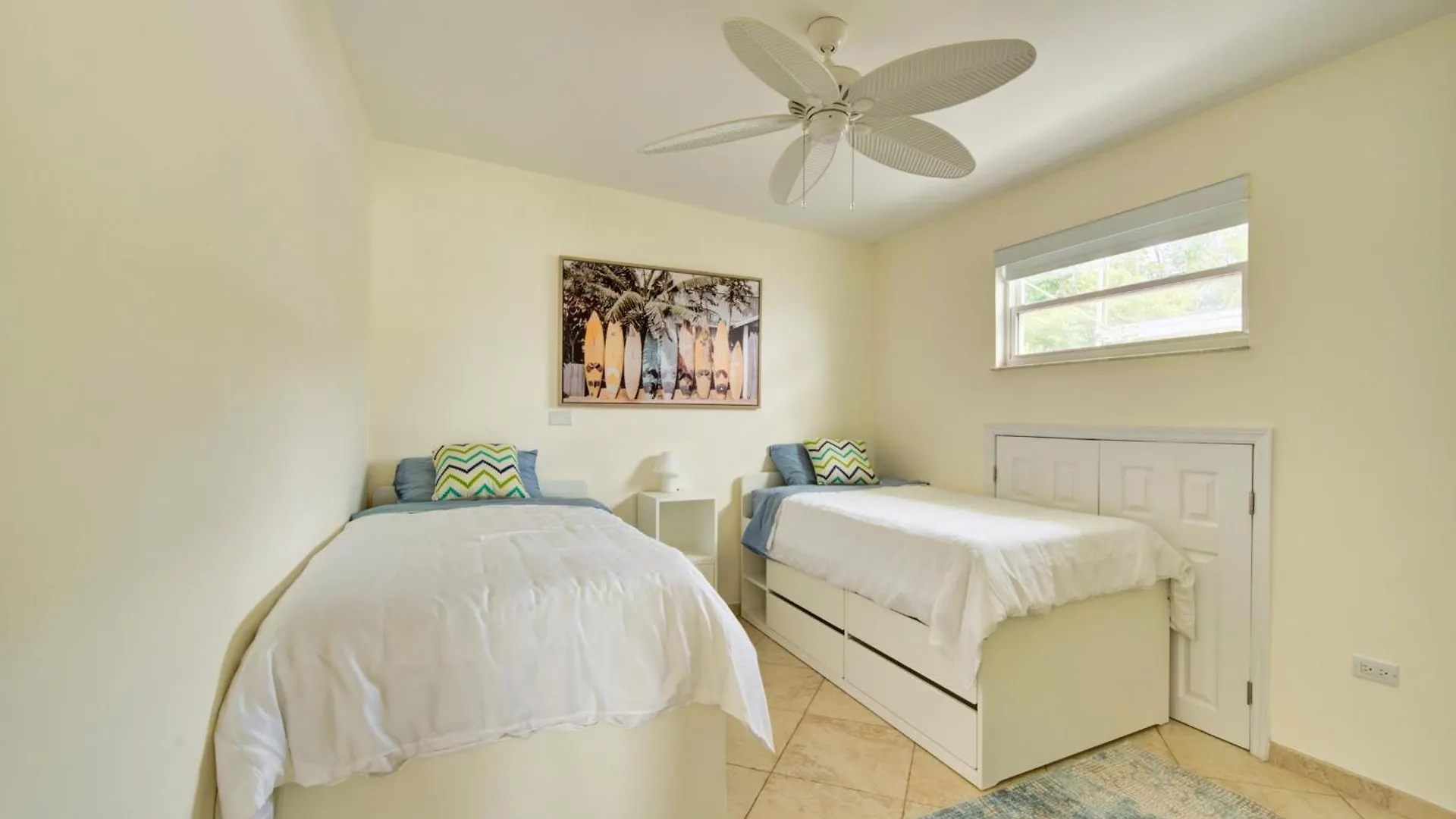 Vila Incredible Beach Front Villa! George Town