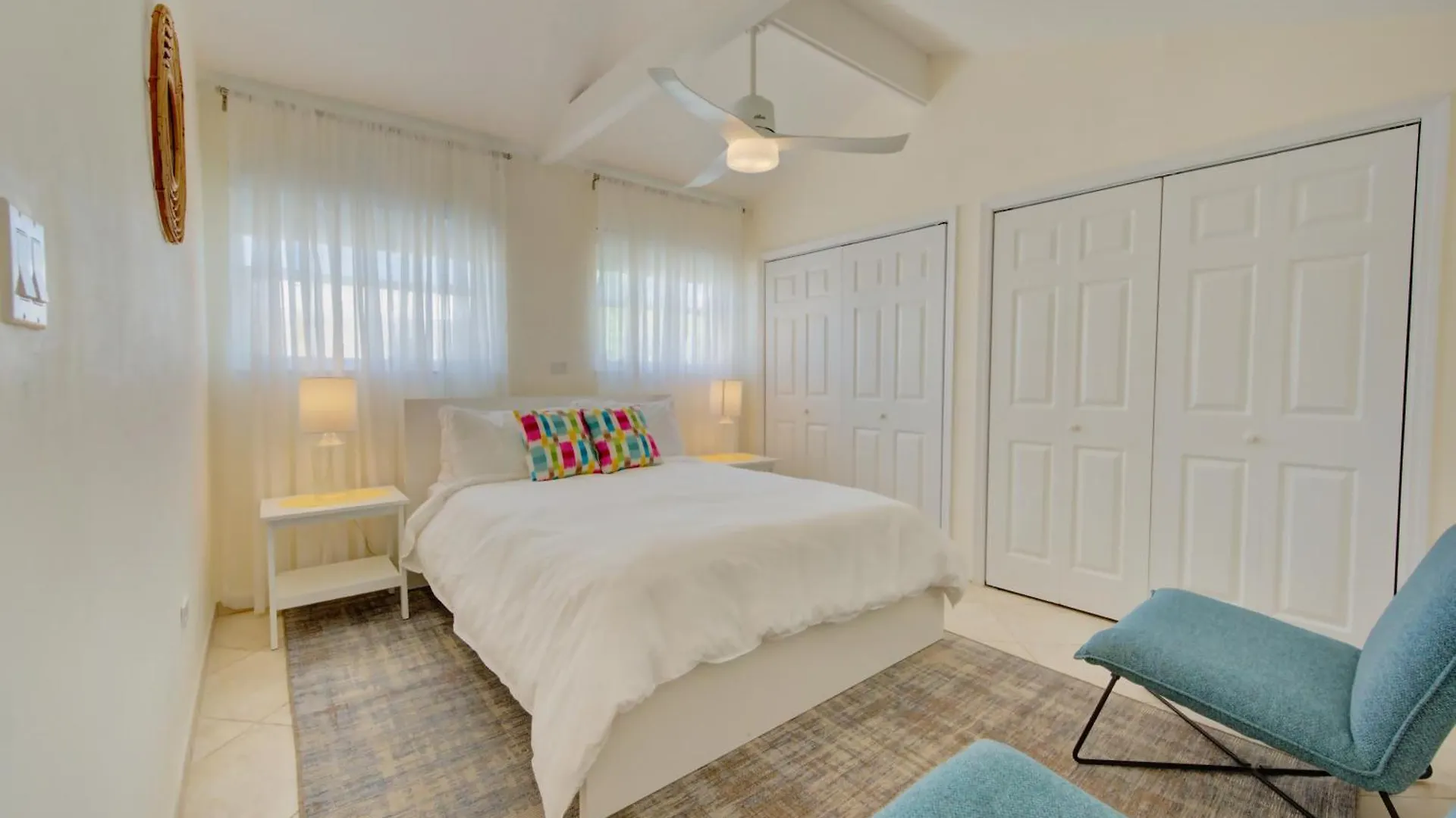 Incredible Beach Front Villa! George Town Vila