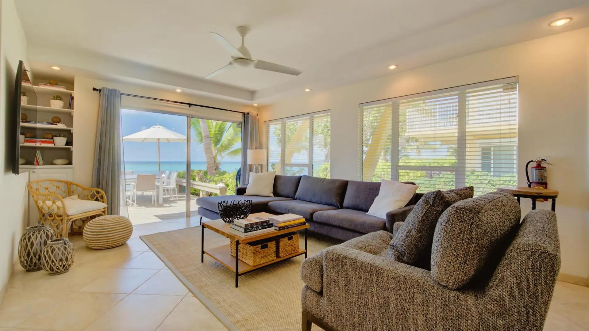 Incredible Beach Front Villa! George Town
