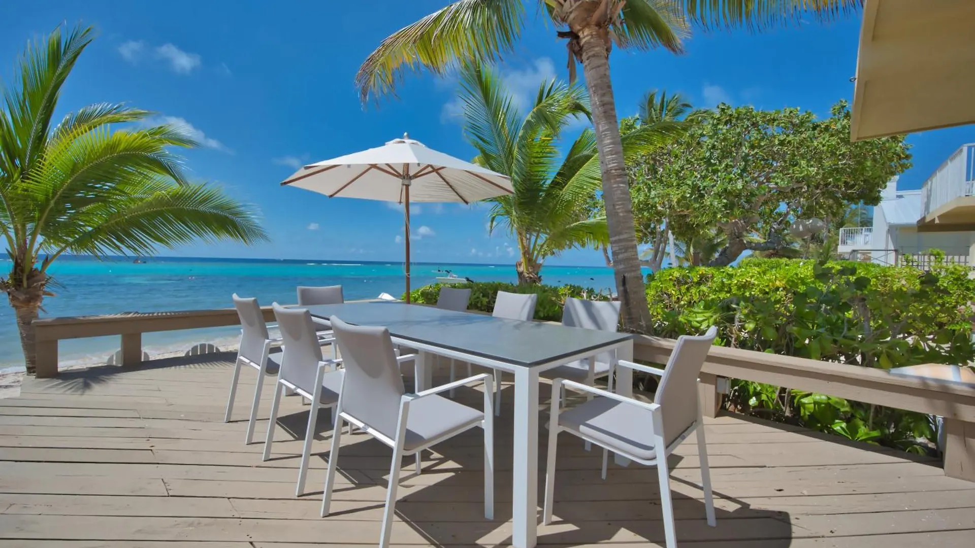 Incredible Beach Front Villa! George Town